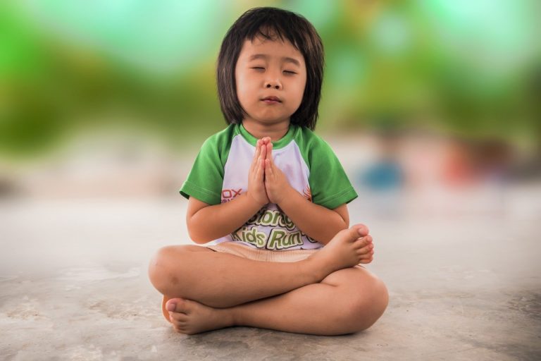 Enfant Zen grâce à une pierre de Mât Vitaé