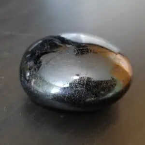 Galet de Tourmaline noire