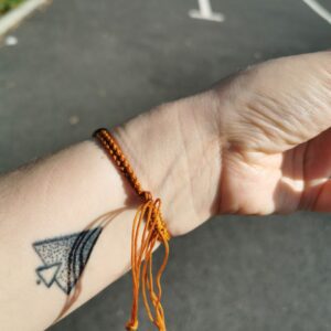 bracelet tissé brun avec une pierre naturelle issue de mine équitable et raisonnée de Pierre de Lune de grande qualité
