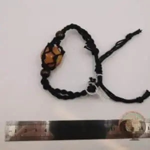 bracelet tissé noir avec une pierre naturelle issue de mine équitable et raisonnée de Cornaline