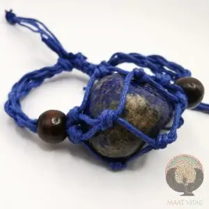 bracelet tissé bleu avec une pierre naturelle issue de mine équitable et raisonnée de Lapis Lazuli