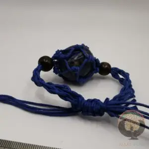 bracelet tissé bleu avec une pierre naturelle issue de mine équitable et raisonnée de Lapis Lazuli