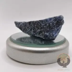 Sodalite brute, pierre naturelle de couleur bleue et légèrement pigmentée blanche