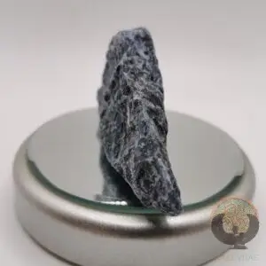 Sodalite brute, pierre naturelle de couleur bleue et légèrement pigmentée blanche