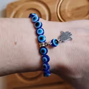 Bracelet Nazar Boncuk – Œil bleu & breloque au choix